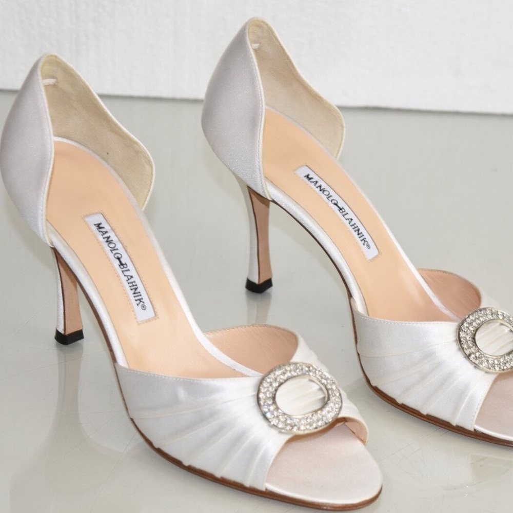 $859 NEW MANOLO BLAHNIK SEDARABY White Satin JEWELED SHOES size 7 Wedding Bridal